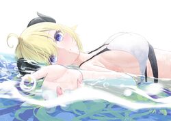  ahoge animal_ears bikini blonde_hair blush breasts commentary_request female hair_ornament hairclip highres hololive horns large_breasts long_hair mizuhi_kou purple_eyes sheep_ears sheep_girl sheep_horns sideboob solo swimsuit tsunomaki_watame very_long_hair virtual_youtuber wet 