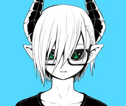  :i black_horns black_sclera black_shirt blue_background colored_sclera colored_skin demon_girl demon_horns female green_eyes highres horns limited_palette musuko_ga_kawaikute_shikatanai_mazoku_no_hahaoya shirt short_hair solo teresa_(mazohaha) white_hair white_skin zyugoya 