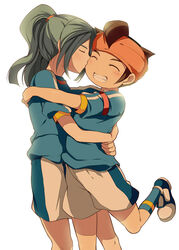  2boys blush endou_mamoru green_hair headband hug inazuma_eleven inazuma_eleven_(series) kazemaru_ichirouta kissing ku--ma leg_up lolicon male male_focus multiple_boys ponytail simple_background standing white_background yaoi 