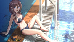  alice_gear_aegis barefoot bikini black_bikini black_hair blue_eyes breasts cleavage commentary_request female full_body goggles highres kurogane_yuuto looking_at_viewer medium_breasts medium_hair origami_yakko pool pool_ladder poolside sitting smile solo swimsuit unworn_goggles water wet wet_clothes wet_swimsuit 