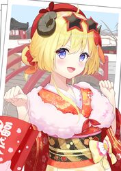  :d ahoge animal_ears bag beret blonde_hair blue_eyes female floral_print fur_scarf hair_bun half_updo hat highres holding holding_bag hololive horns japanese_clothes kimono light_blush looking_at_viewer mizuhi_kou obi obiage official_alternate_hair_length official_alternate_hairstyle open_mouth purple_eyes red_kimono sash scarf sheep_ears sheep_girl sheep_horns short_hair single_hair_bun smile solo star-shaped_eyewear star_(symbol) tsunomaki_watame tsunomaki_watame_(new_year) upper_body virtual_youtuber w_arms white_scarf wide_sleeves 