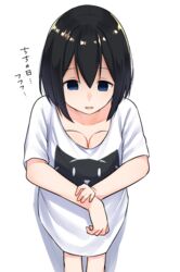  black_hair blue_eyes breast_conscious breasts_day commentary empty_eyes female hair_between_eyes highres knee_boobs knees_up looking_away original parted_lips shadow shirt short_hair short_sleeves sitting smile solo suzunari_shizuku translated white_background white_shirt yuki_arare 