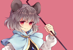  animal_ears black_dress blue_capelet capelet closed_mouth commentary dowsing_rod dress female grey_hair holding holding_stick jewelry looking_at_viewer mouse_ears nazrin pendant pink_background puffy_sleeves red_eyes ring short_hair simple_background smile solo stick tomobe_kinuko touhou upper_body white_sleeves 