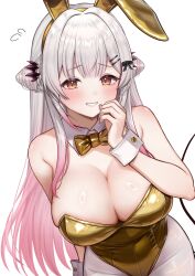  alternate_costume animal_ear_hairband animal_ears bare_shoulders blush breasts cleavage collar commentary_request daysss detached_collar fake_animal_ears female gold_bowtie gold_hairband gold_leotard gradient_hair grey_hair hairband hand_up highres indie_virtual_youtuber large_breasts leotard long_hair looking_at_viewer multicolored_hair pantyhose pink_hair playboy_bunny rabbit_ears smile solo strapless strapless_leotard suou_patra upper_body very_long_hair virtual_youtuber white_background white_collar white_pantyhose white_wrist_cuffs wrist_cuffs yellow_eyes 