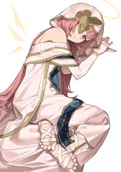  absurdres ambience_synesthesia arknights bandages bare_shoulders barefoot closed_mouth commentary detached_wings dress feet female full_body halo highres jia_ma lemuen_(arknights) lemuen_(requiem_vesperis)_(arknights) long_hair looking_at_viewer official_alternate_costume one_eye_covered pink_eyes pink_hair simple_background sleeves_past_wrists solo toes traditional_halo white_background white_dress wings yellow_halo 