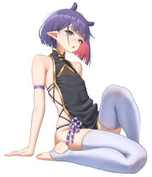  alternate_costume arm_strap black_dress blue_eyes blunt_bangs china_dress chinese_clothes colored_inner_hair dress female flat_chest full_body gold_trim halter_dress halterneck highres hololive hololive_english knee_up looking_at_viewer mole mole_under_eye multicolored_hair ninomae_ina'nis no_shoes open_mouth pink_hair pointy_ears purple_hair samukzz short_hair sideless_dress simple_background sleeveless sleeveless_dress solo stirrup_legwear thighhighs toeless_legwear toes virtual_youtuber white_background 