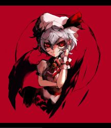  ascot bad_id bad_pixiv_id bat_wings brooch female hat highres himuro_shunsuke jewelry letterboxed looking_at_viewer red_background red_eyes red_theme remilia_scarlet short_hair simple_background smile solo touhou upper_body wings 