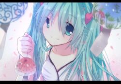  aqua_eyes aqua_hair bad_id bad_pixiv_id female hatsune_miku letterboxed long_hair shimotsuki_eri smile solo vocaloid water_yoyo 