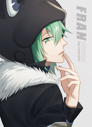  1boy animal_hat black_hat character_name chinese_commentary commentary_request facial_mark fran_(reborn) frog_hat fur_collar fur_trim green_eyes green_hair grey_background hand_to_own_mouth hat katekyo_hitman_reborn! long_hair looking_at_viewer male_focus parted_lips photoshop_(medium) ru_(famia) simple_background solo upper_body 