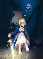  ahoge artoria_pendragon_(fate) barefoot blonde_hair excalibur_(fate/stay_night) fate/stay_night fate_(series) female glowing glowing_sword glowing_weapon green_eyes itachi_(3dt) ruins saber_(fate) sitting solo sword weapon 