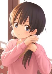  adjusting_hair black_hair blue_eyes blush commentary_request female hair_ornament kitashirakawa_tamako kuro_(chrono) looking_at_viewer low_twintails polka_dot smile solo tamako_market twintails 