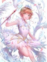  antenna_hair bare_arms bare_legs bare_shoulders between_fingers blush brown_hair card cardcaptor_sakura cardcaptor_sakura_clear_card_arc clear_card commentary_request dress feathered_wings female gloves green_eyes hair_intakes holding holding_card holding_wand kinomoto_sakura kinomoto_sakura_(crystal_feather_dress) leg_up looking_at_viewer magical_girl md5_mismatch no_socks ozzingo petals shiny_skin short_hair short_hair_with_long_locks sidelocks simple_background sleeveless sleeveless_dress solo standing standing_on_one_leg star_(symbol) tareme tiara wand water water_drop white_background white_dress white_gloves white_wings wings yume_no_tsue 