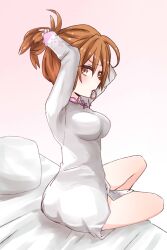  arms_up breasts brown_eyes brown_hair closed_mouth commentary dress female hair_between_eyes highres i.u.y light_blush long_bangs long_sleeves medium_breasts medium_hair misaka_worst monochrome_background no_pants on_bed pillow ponytail sitting slit_pupils solo toaru_majutsu_no_index toaru_majutsu_no_index:_new_testament vietnamese_dress white_dress 