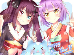  &gt;_&lt; 2girls :3 alternate_costume animal_hands arkasus arms_up black_kimono blue_background blue_eyes blunt_bangs bob_cut breasts commentary cowlick creature english_commentary epic_seven fur-trimmed_kimono fur_trim furisode grin hair_ornament hair_ribbon happy_new_year heterochromia japanese_clothes kimono large_breasts lens_flare light_purple_hair long_hair looking_at_viewer luluca_(epic_seven) mercedes_(epic_seven) multiple_girls new_year obi oerba_yun_fang photoshop_(medium) print_kimono purple_hair red_eyes red_kimono ribbon sash short_hair sidelocks smile star_(symbol) star_hair_ornament sylphine tattoo two_side_up upper_body v x3 yellow_eyes 