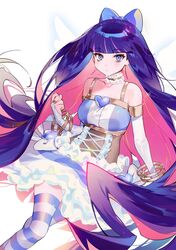  bare_shoulders blue_eyes blunt_bangs blush bow breasts choker collarbone colored_inner_hair commentary elbow_gloves feet_out_of_frame female gloves hairbow heart highres long_hair looking_at_viewer medium_breasts multicolored_hair panty_&amp;_stocking_with_garterbelt pink_hair purple_hair seoji simple_background solo stocking_(psg) striped_clothes striped_thighhighs thighhighs very_long_hair white_background zettai_ryouiki 