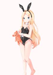  abigail_williams_(fate) absurdres animal_ears bare_shoulders barefoot black_hairband black_leotard blonde_hair blue_eyes closed_mouth collarbone commentary covered_navel fake_animal_ears fate/grand_order fate_(series) feet_out_of_frame female hairband highres holding holding_stuffed_toy leotard long_hair looking_at_viewer parted_bangs pink_background playboy_bunny rabbit_ears simple_background smile solo standing stuffed_animal stuffed_toy teddy_bear very_long_hair wrist_cuffs yukaa 