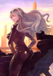  ass back biker_clothes bikesuit black_bikesuit black_bodysuit bodysuit breasts breath butt_crack female from_behind gradient_background green_eyes highres juusan_kihei_bouei_ken large_breasts latex leather_suit long_hair looking_back mature_female miero morimura_chihiro motor_vehicle motorcycle on_motorcycle sitting skin_tight solo sunset wavy_hair white_hair 