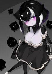  black_dress black_hair blush closed_mouth colored_skin creature dress extra_arms female grey_skin hazari_(solopipb) highres looking_at_viewer medium_hair multicolored_hair original purple_eyes sitting solo solopipb two-tone_hair white_hair 