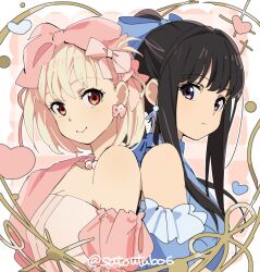  2girls back-to-back black_hair blonde_hair blue_bow blue_dress bow closed_mouth commentary_request dress from_side hairbow inoue_takina long_hair looking_at_viewer lycoris_recoil multiple_girls nishikigi_chisato pink_bow ponytail purple_eyes red_eyes satou_asuka short_hair smile white_dress 