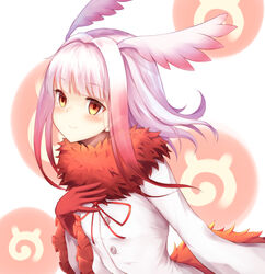  alternate_hair_color bad_id bad_pixiv_id blunt_bangs blush feathers female frilled_sleeves frills fur_trim gloves gradient_hair hand_on_own_chest head_wings highres japanese_crested_ibis_(kemono_friends) japari_symbol kemono_friends light_purple_hair long_sleeves looking_at_viewer multicolored_hair nekomiyanono orange_eyes red_eyes red_gloves red_hair ribbon shirt short_hair_with_long_locks smile solo transparent white_background white_hair white_shirt wings yellow_eyes 