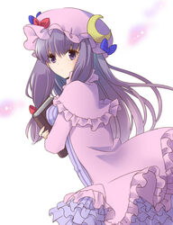  bad_id bad_pixiv_id book breasts commentary_request crescent crescent_hair_ornament dress female frills hair_ornament hat hat_ribbon hayabusa_koi holding holding_book hugging_book hugging_object light_particles long_hair looking_at_viewer looking_back medium_breasts mob_cap patchouli_knowledge purple_eyes purple_hair ribbon robe simple_background solo striped_clothes striped_dress touhou very_long_hair white_background 