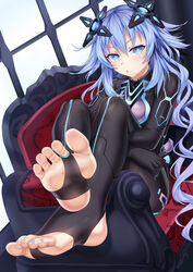  absurdres black_legwear blue_eyes bodysuit breasts chinese_commentary commentary_request feet female foot_focus hair_between_eyes headgear highres long_hair looking_at_viewer neptune_(series) next_purple no_shoes partial_commentary power_symbol power_symbol-shaped_pupils purple_hair purple_heart_(neptunia) sitting skin_tight solo symbol-shaped_pupils toeless_legwear toes variant_set weapon xo_(xo17800108) 