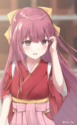  blurry blurry_background bow female hairbow hakama hakama_skirt highres japanese_clothes kamikaze_(kancolle) kantai_collection kimono long_hair looking_to_the_side meiji_schoolgirl_uniform photoshop_(medium) pink_hakama purple_eyes purple_hair red_kimono saplus skirt solo upper_body yellow_bow 