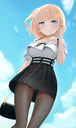  absurdres bad_id bad_pixiv_id bag bare_shoulders black_pantyhose black_skirt blonde_hair blue_eyes blue_sky breasts closed_mouth cloud commentary day dutch_angle earrings english_commentary female from_below gold_earrings gold_necklace hair_ornament handbag heart heart_earrings high-waist_skirt highres hololive hololive_english jewelry key key_necklace looking_at_viewer medium_breasts necklace official_alternate_costume official_alternate_hairstyle one_side_up outdoors pantyhose shiranai02 short_hair skirt sky smile solo sunlight virtual_youtuber watson_amelia watson_amelia_(street_casual) 