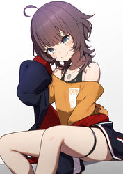  absurdres ahoge black_sports_bra blue_eyes blue_sweater blush breasts female highres hololive jewelry looking_at_viewer lunch_boxer matsurisu natsuiro_matsuri natsuiro_matsuri_(gaming_casual) necklace official_alternate_costume red_hair shirt short_hair simple_background sitting small_breasts smile solo sports_bra sweater thigh_strap thighs virtual_youtuber white_background yellow_shirt 