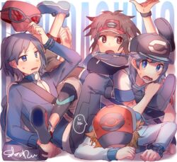  backpack bag baseball_cap black_hair blue_eyes boots brown_eyes brown_hair calme_(pokemon) cramped cross-laced_footwear crowded dogpile hat hat_removed headwear_removed jacket kyouhei_(pokemon) lace-up_boots male_focus multiple_boys naru_(andante) pile pokemon pokemon_(game) pokemon_bw pokemon_bw2 pokemon_sm pokemon_xy shirt shorts signature striped striped_shirt sunglasses sweat t-shirt tearing_up touya_(pokemon) visor_cap you_(pokemon) 