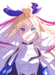  artoria_caster_(fate) artoria_caster_(third_ascension)_(fate) artoria_pendragon_(fate) blonde_hair crown facial_mark fate/grand_order fate_(series) female forehead forehead_mark green_eyes highres parted_bangs shayubi simple_background solo white_background 