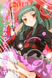  2013 bandages bandaid bandaid_on_leg black_kimono blush bow commentary_request female flower folding_fan green_hair hairbow hand_fan japanese_clothes kami_nomi_zo_shiru_sekai kimono kimono_skirt long_hair lune_(kaminomi) nail_polish new_year okobo paper_fan ponytail red_eyes sandals smile solo sparkle yuto_(dialique) 