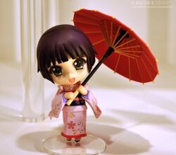  brown_hair chibi female figure girl green_eyes ikoku_meiro_no_croisee japanese_clothes kimono nendoroid photo short_hair umbrella yune_(ikoku_meiro_no_croisee) 