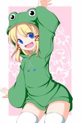  :d animal_costume arm_up blonde_hair blue_eyes commentary_request cowboy_shot female frog_costume hair_ribbon highres hood hoodie looking_at_viewer moriya_suwako nikku_(ra) open_mouth ribbon smile solo thighhighs touhou white_thighhighs zettai_ryouiki 