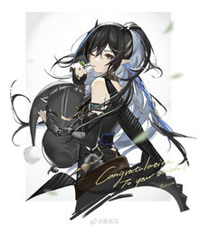  arknights armlet artist_name bare_shoulders belt black_dress black_gloves black_hair black_nails blacknight_(arknights) blue_hair braid brown_eyes congratulations creature cropped_torso dress elbow_gloves english_text female from_behind gloves grey_background highres leaf looking_at_viewer looking_back mouth_hold multicolored_hair nail_polish partially_fingerless_gloves pointy_ears ponytail signature solo two-tone_background two-tone_hair upper_body v-shaped_eyebrows weibo_watermark wenquangua white_background 