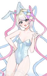  alternate_costume animal_ears bare_shoulders blonde_hair blue_bow blue_eyes blue_hair blue_leotard bow breasts chouzetsusaikawa_tenshi-chan commentary covered_navel cowboy_shot fake_animal_ears female hairbow hand_on_own_hip hand_up highres index_finger_raised leotard long_hair looking_at_viewer multicolored_hair needy_girl_overdose open_mouth pink_bow pink_hair playboy_bunny purple_bow quad_tails rabbit_ears simple_background small_breasts smile solo standing strapless strapless_leotard symbol-only_commentary thighhighs white_background white_thighhighs yumeno_(yume0601) 