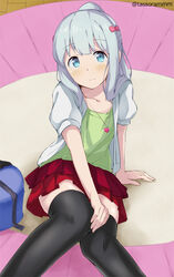  aqua_eyes banned_artist black_legwear bow casual cosplay eromanga_sensei heart heart_necklace izumi_sagiri jewelry jinno_megumi jinno_megumi_(cosplay) long_hair low-tied_long_hair necklace pink_bow ponytail silver_hair solo tasora thighhighs 