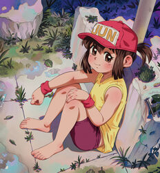  bakusou_kyoudai_let&#039;s_&amp;_go!! banned_artist barefoot baseball_cap bike_shorts brown_eyes brown_hair dfer feet female from_above hand_on_own_knee hat highres legs looking_at_viewer looking_up outdoors ponytail purple_shorts red_headwear sagami_jun shirt short_hair shorts sitting sleeveless sleeveless_shirt smile solo toes wristband yellow_shirt 