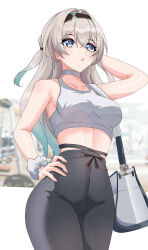  absurdres alternate_costume aqua_hair bag black_hairband covered_navel cowboy_shot crop_top female firefly_(honkai:_star_rail) gradient_hair grey_choker grey_hair grey_pants hairband hand_on_own_hip highres honkai:_star_rail honkai_(series) leggings long_hair maxwelzy midriff multicolored_hair pants purple_eyes solo sports_bra standing thighs very_long_hair 