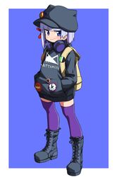  backpack bag black_footwear black_hat black_hoodie blue_hair blunt_bangs blush boots closed_mouth female hat headphones headphones_around_neck highres hongou_ichigo hood hoodie looking_at_viewer nichiasa_igai_wa_yattemasu! over-kneehighs purple_eyes purple_thighhighs short_hair smile solo thighhighs yachima_tana 