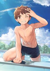  1boy arm_support arm_up black_male_swimwear blue_sky brown_eyes brown_hair bulge chain-link_fence climbing cloud collarbone crotch_seam day dripping dutch_angle fence grin hand_on_own_head hand_up highres knee_up lens_flare looking_at_viewer male_focus male_swimwear nayoshi_(r-744) nipples one_eye_closed original outdoors pectorals pool poolside sky smile solo spiked_hair sunlight swim_cap swim_trunks tile_floor tiles topless_male unworn_swim_cap water wet wet_male_swimwear 