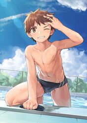  1boy arm_support arm_up bare_pectorals black_male_swimwear blue_sky brown_eyes brown_hair bulge chain-link_fence climbing cloud collarbone day dripping dutch_angle fence grin hand_on_own_head highres knee_up lens_flare looking_at_viewer male_focus male_swimwear navel nayoshi_(r-744) nipples one_eye_closed original outdoors pectorals pool poolside sky smile solo spiked_hair striped sunlight swim_briefs swim_cap tile_floor tiles unworn_swim_cap vertical_stripes water wet wet_male_swimwear 