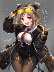  breasts brown_hair cosplay double_bun eyewear_on_head female girls&#039;_frontline hair_bun highres medium_breasts medium_hair oerba_yun_fang p90_(girls&#039;_frontline) red_eyes solo sunglasses translated wa2000_(girls&#039;_frontline) wa2000_(girls&#039;_frontline)_(cosplay) yukinoshiro 