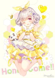  ;d bare_shoulders bee beige_background blush bug commentary_request detached_sleeves earrings english_text female flower flower_earrings full_body gloves grey_hair hair_flower hair_ornament hair_ribbon hands_up heart highres honeycomb_(pattern) jewelry kuusou_code_plus nemukawa_yumena one_eye_closed open_mouth panda_hair_ornament pleated_skirt puffy_short_sleeves puffy_sleeves red_eyes ribbon shirt shoes short_hair short_sleeves signature skirt sleeveless sleeveless_shirt smile solo text_background twitter_username virtual_youtuber wasabi_(sekai) white_flower white_gloves white_shirt yellow_flower yellow_footwear yellow_ribbon yellow_skirt yellow_sleeves 