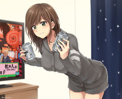  alcohol asahi_breweries beer beer_can blurry blurry_background brown_hair can commentary_request drink_can female green_eyes highres indoors leaning_forward looking_at_viewer nail_polish original pajamas partial_commentary setu_kurokawa short_shorts shorts smile solo television 