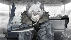  1boy animal_ears arknights bags_under_eyes bear_boy bear_ears bishounen black_gloves fingerless_gloves fur_collar gloves grey_hair highres jacket jaye_(arknights) kanji knife looking_back male_focus mask neumo short_hair sleepy solo upper_body 