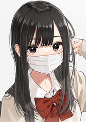  absurdres backpack bag black_hair bow brown_eyes brown_sweater collared_shirt commentary_request female grey_background hand_up highres kentaurosu long_hair looking_at_viewer mask mouth_mask original red_bow school_uniform shirt simple_background solo surgical_mask sweater upper_body white_mask white_shirt 