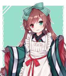  apron black_gloves blush bow brown_hair commentary_request earrings female frilled_apron frills gloves green_background green_bow green_eyes green_kimono hairbow head_tilt heterochromia japanese_clothes jewelry kimono long_hair long_sleeves looking_at_viewer maid maid_apron parted_lips red_bow red_eyes red_ribbon ribbon rozen_maiden simple_background smile solo suiseiseki tengxiang_lingnai upper_body very_long_hair wa_maid white_apron wide_sleeves 