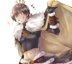  1boy black_gloves black_hair black_shirt brown_cape cape cape_lift chiya_(beastbeast) commentary_request crop_top crown fingerless_gloves fur_collar gloves grin looking_at_viewer male_focus midriff navel official_alternate_costume ragnarok_online red_eyes shadow_chaser_(ragnarok_online) shirt short_hair simple_background smile solo sparkle upper_body white_background 