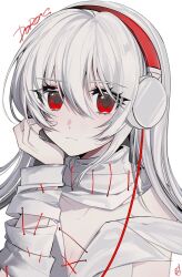  1234meow bandaged_arm bandages bare_shoulders breasts cable character_name chinese_commentary cleavage commentary_request doro_c dress female hair_between_eyes hardcore_syndrome hardcore_tano_c headphones highres j-core long_hair looking_at_viewer pale_skin red_eyes simple_background solo upper_body very_long_hair white_background white_dress white_hair 